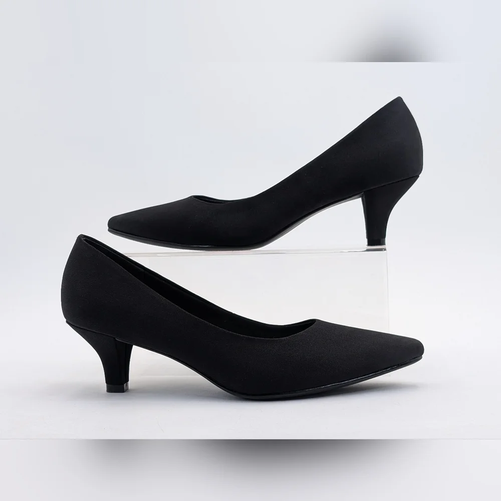 Coach and Four Women Sz 9 Satin Black Cushioned Round Toe Slip-In Mid-Heel Pumps